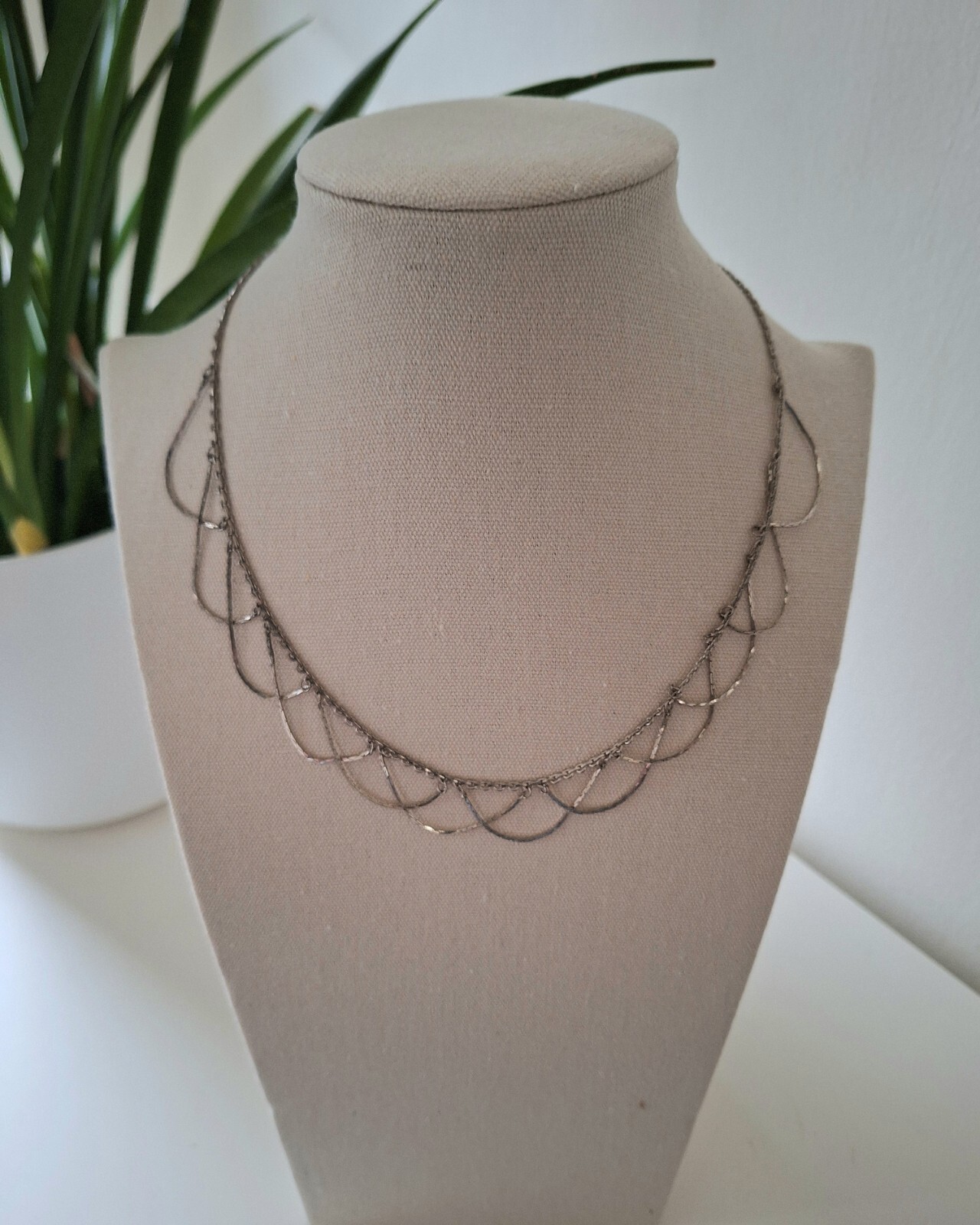 Vintage Silver Tone Scalloped Necklace, Multi Loop, 16″ chain, spring ring clasp