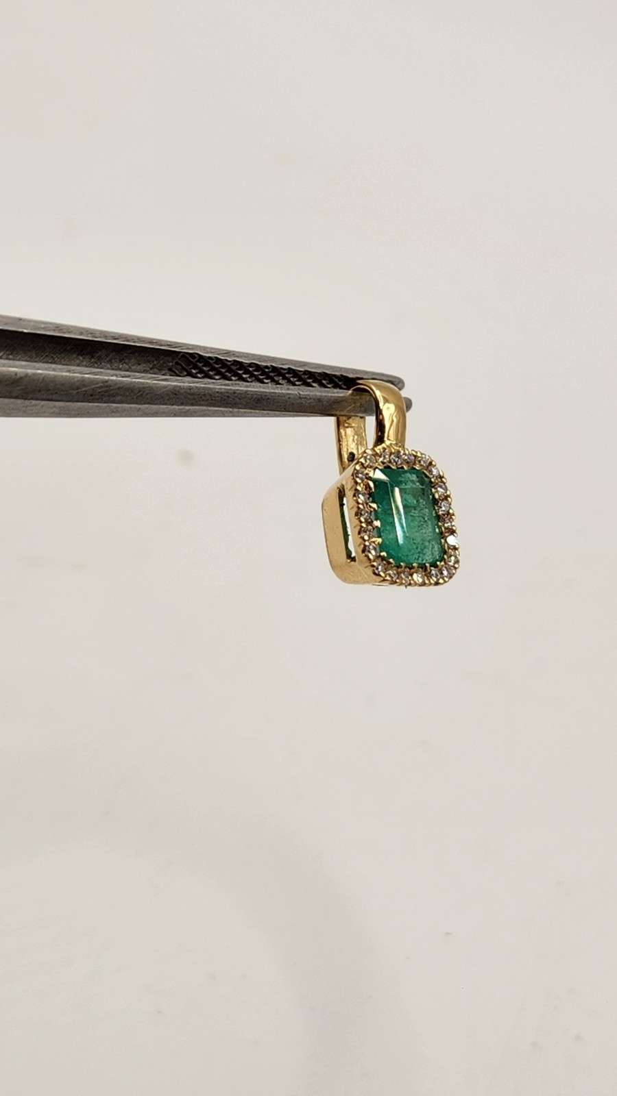 Pendiente en oro de 18k con Esmeraldas Colombianas Naturales, Diamantes Marquesa