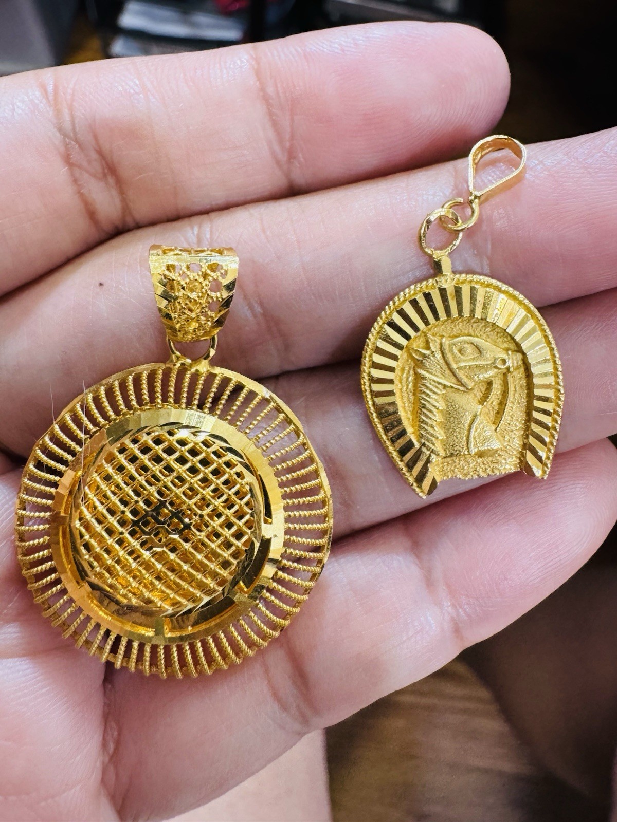 RARE Gold Two Set of Pendant 21K Horseshoe & 22K Round 7.9g