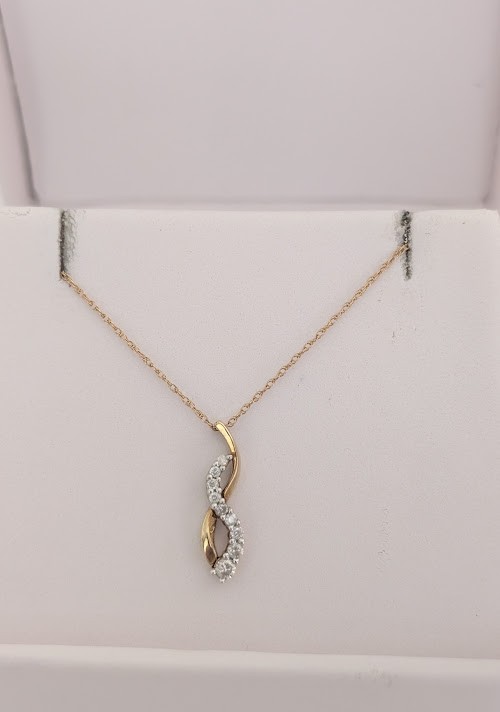 1/5 Carat Diamond Necklace 10K 2 Grams Retail Price $899 Make Me An Offer!