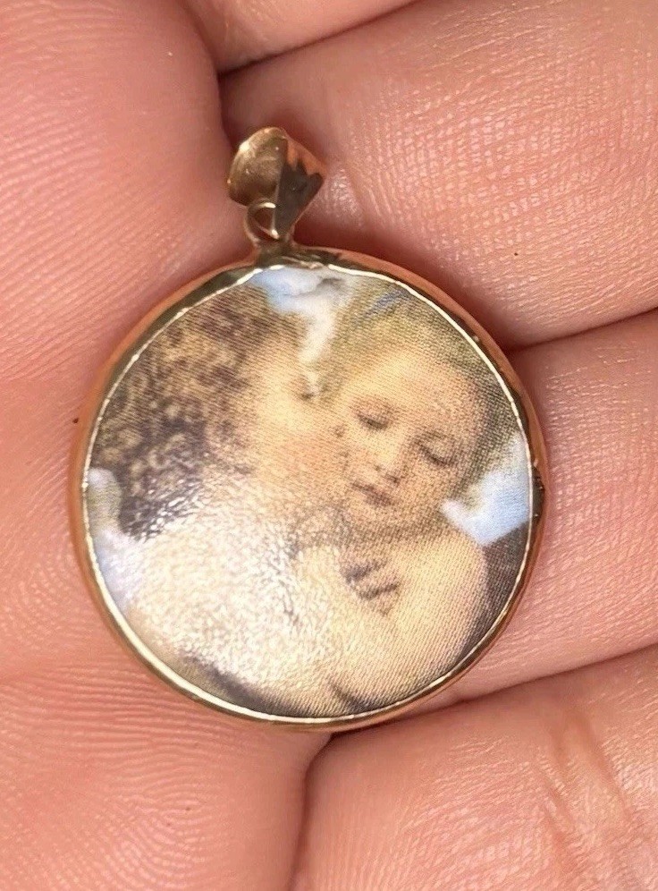 10k Yellow Gold Angels Pendant Medallion Beautiful KISS Angels 3.0G 30mm Large