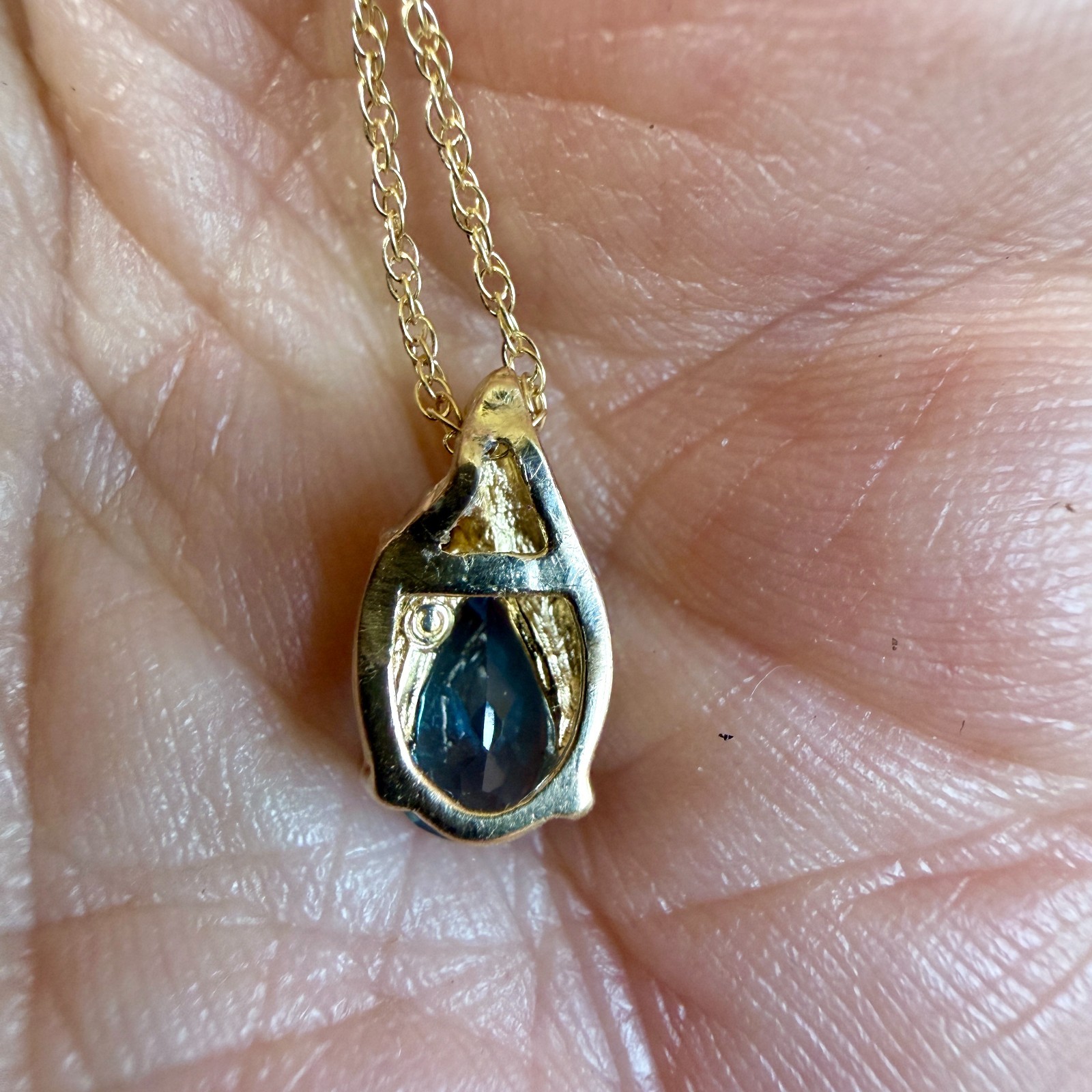 14K Yellow Gold 16″ Necklace with 8x5mm Blue Topaz & Small Diamond 2 grams