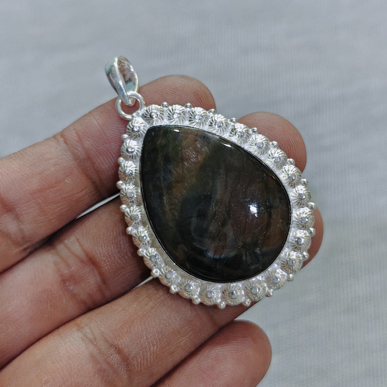 Beautiful Natural Labradorite Gemstone Pendant Sterling Silver Handmade Pendant