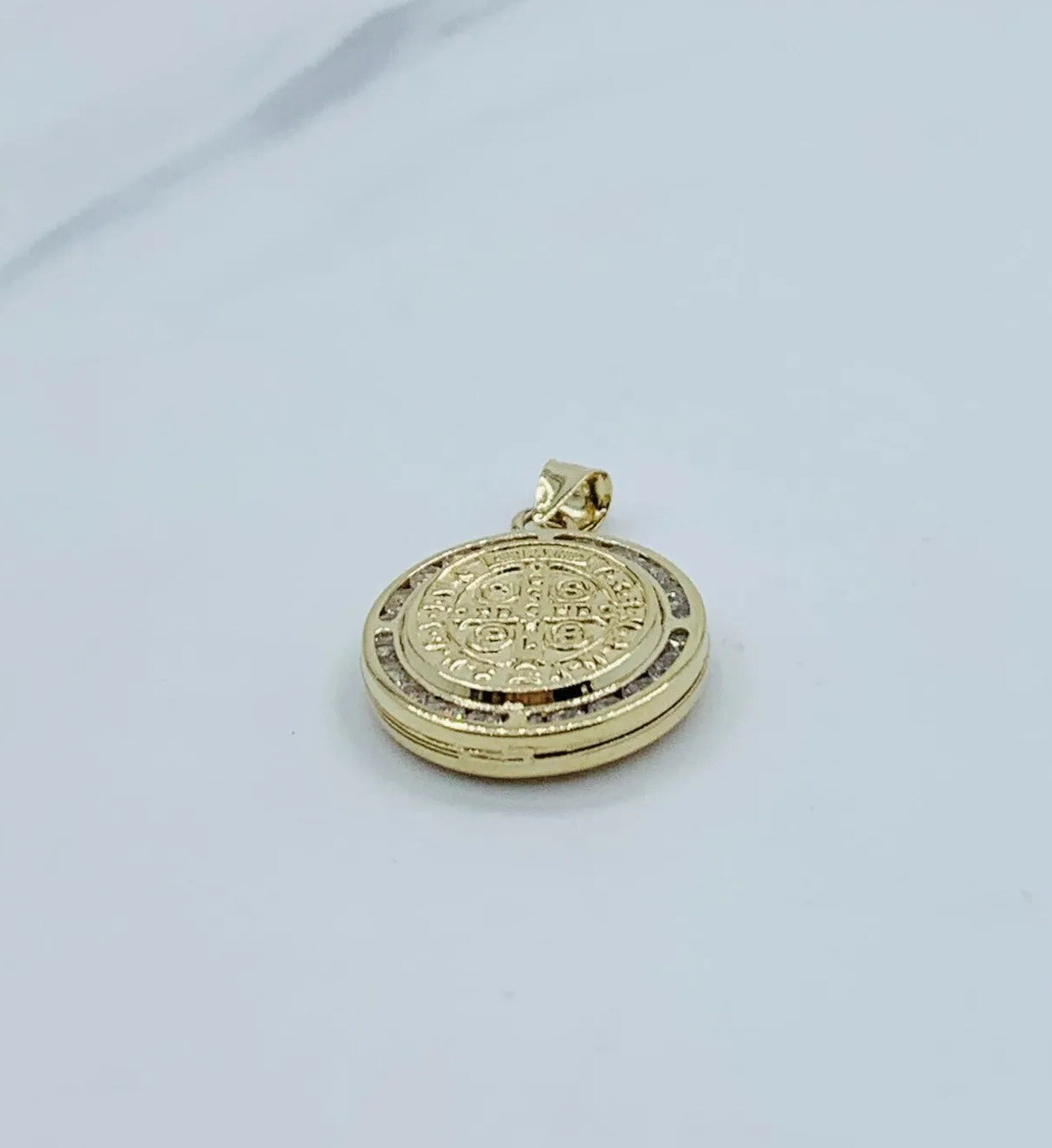 10k gold pendant San Benito Pendant St Benedict medallion – Medalla en oro