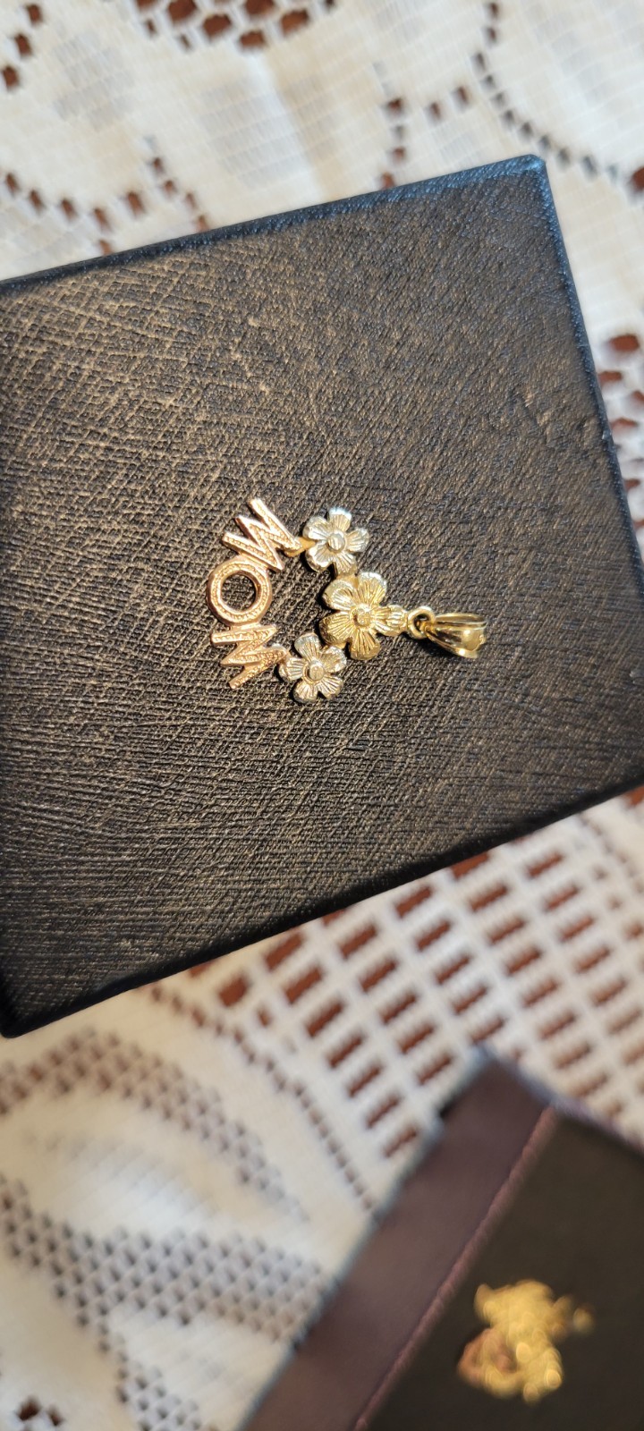 VINTAGE 14K MULTICOLOR YELLOW & ROSE GOLD “MOM” NECKLACE PENDANT Vintage, New!