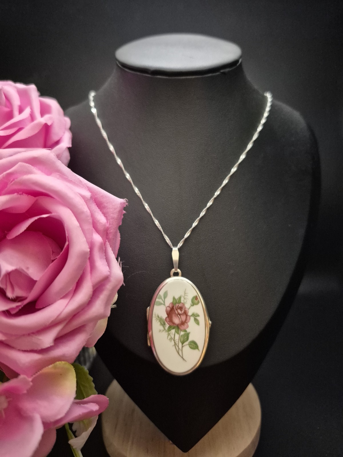 LOCKET – Sterling Silver Enamel Floral Double Photo Locket And Chain. Necklace.