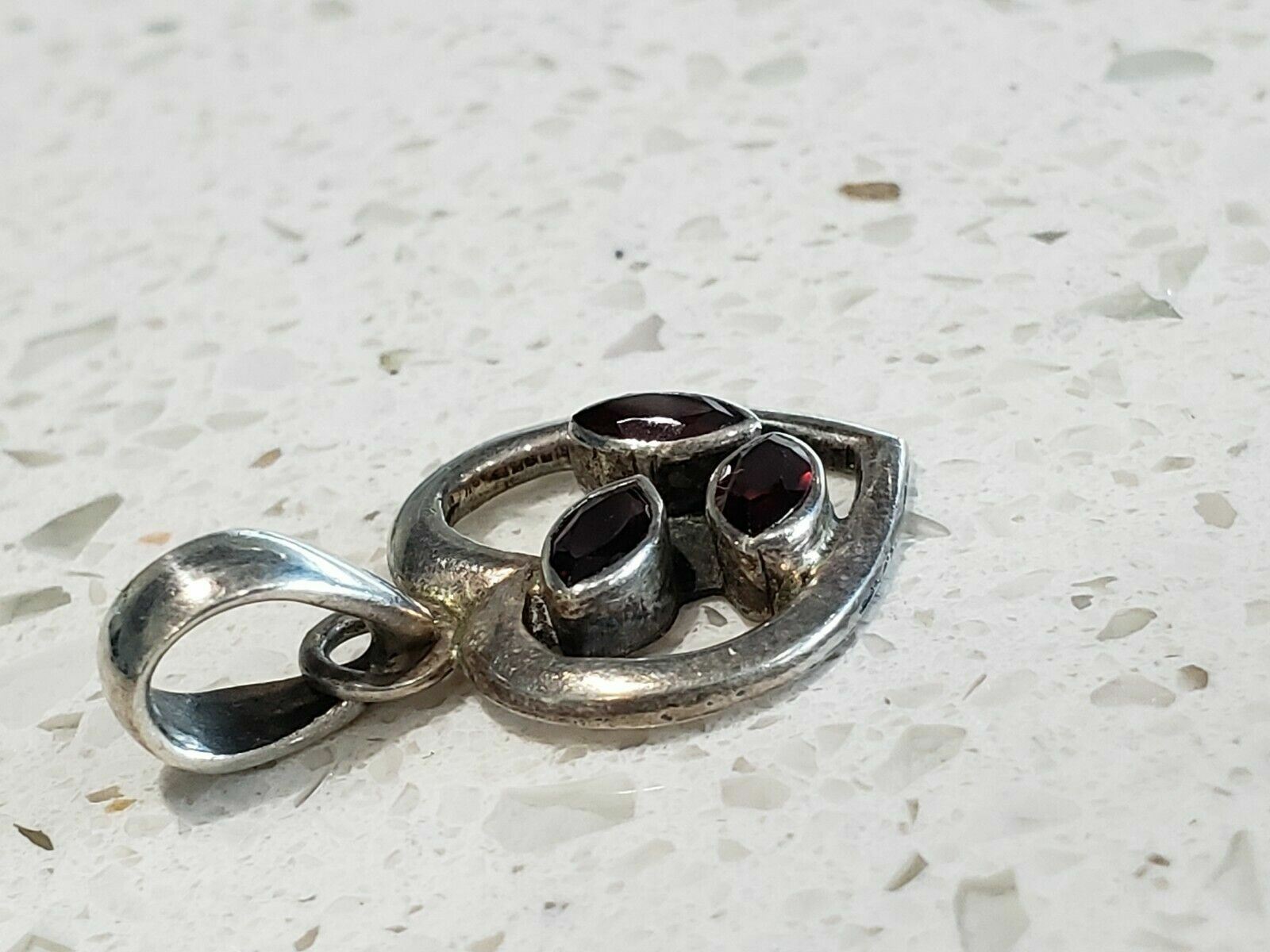 BEAUTIFUL sterling silver 925 garnet gem heart pendant necklace