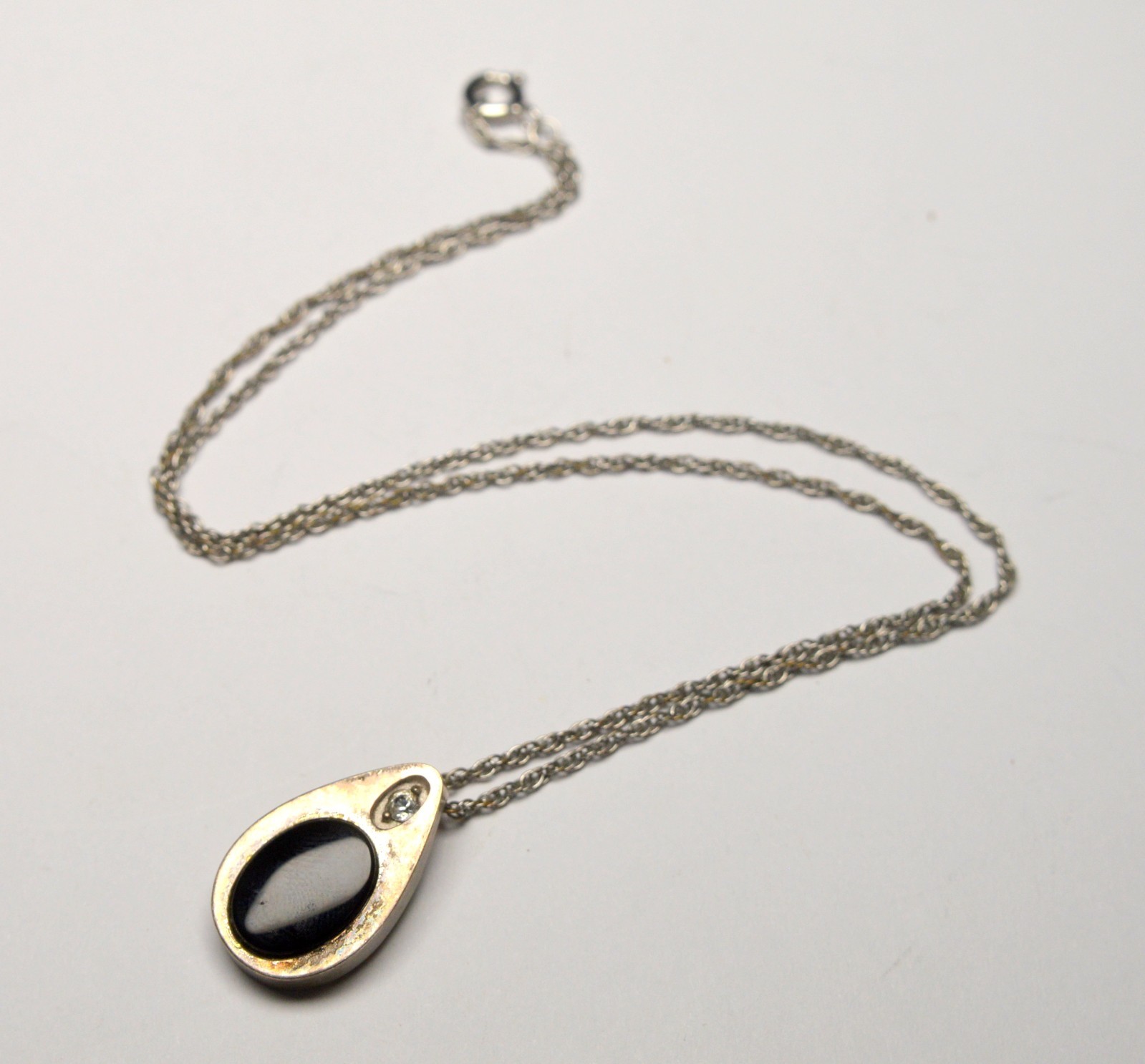 TEKA BRANDED 925 STERLING SILVER BLACK ONYX OVAL PENDANT ON CHAIN NECKLACE