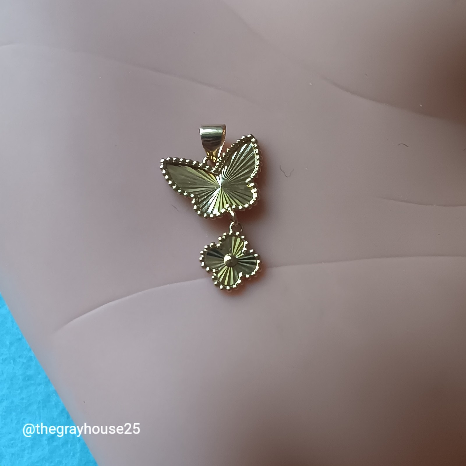 18K Yellow Gold Butterfly Flower Pendant Charm Vertical Drop Dangling 750 NEW