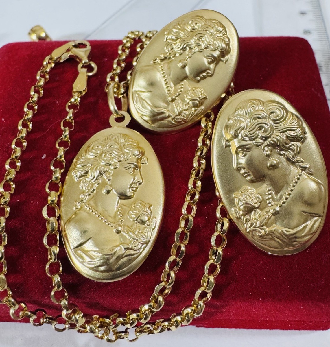 WOMENS 18K 750 Genuine Gold Oval Queen Earring & Necklace 18” Long 8.5g 3mm