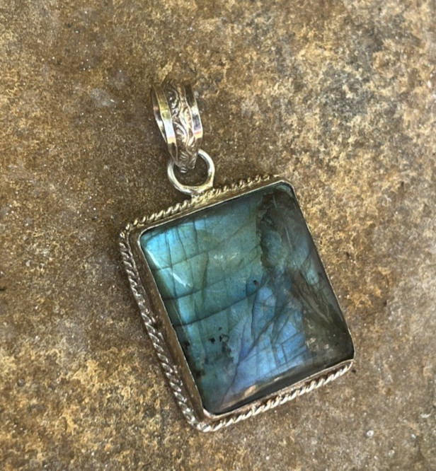 LABRADORITE NATURAL GEMSTONE 925 STERLING SILVER HANDMADE JEWELRY PENDANT 1″