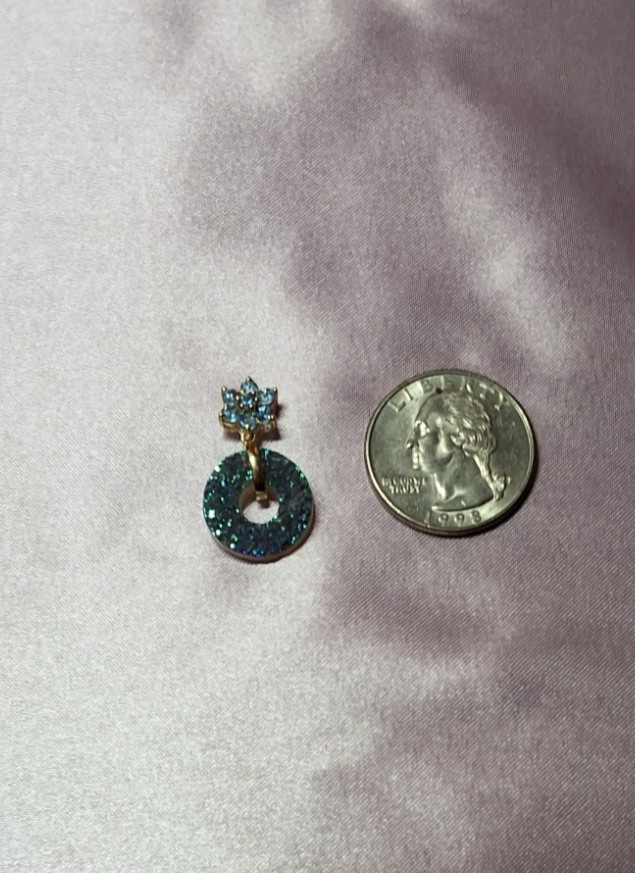 Beautiful 14k blue topaz & druzy quartz pendant 2.0g