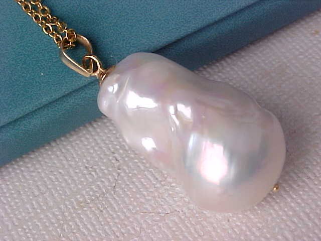 16MM X 27MM AAA BAROGUE WHITE PEARL PENDANT SOLID 18K YELLOW GOLD