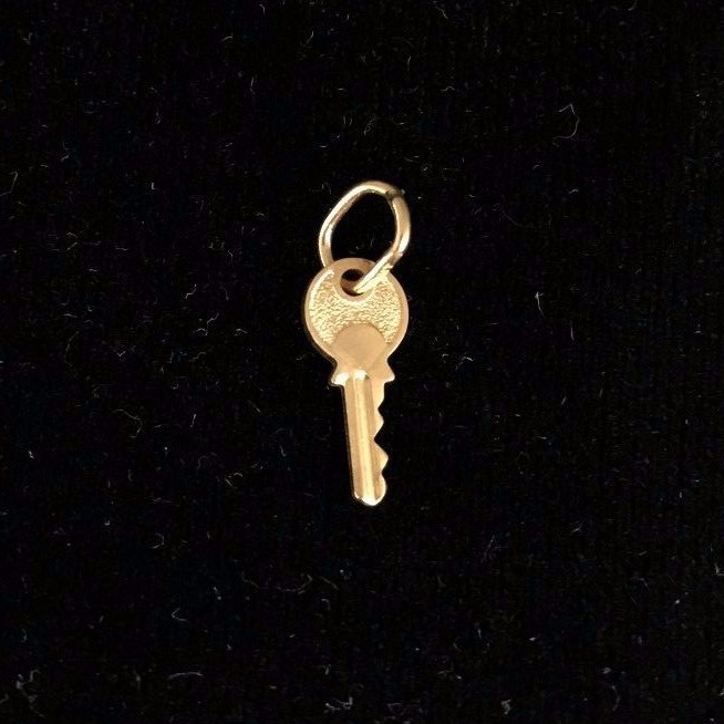 NEW 9ct Yellow Gold Key Charm 9K Pendant 375 Open Lock Doors Accepted Kingdom