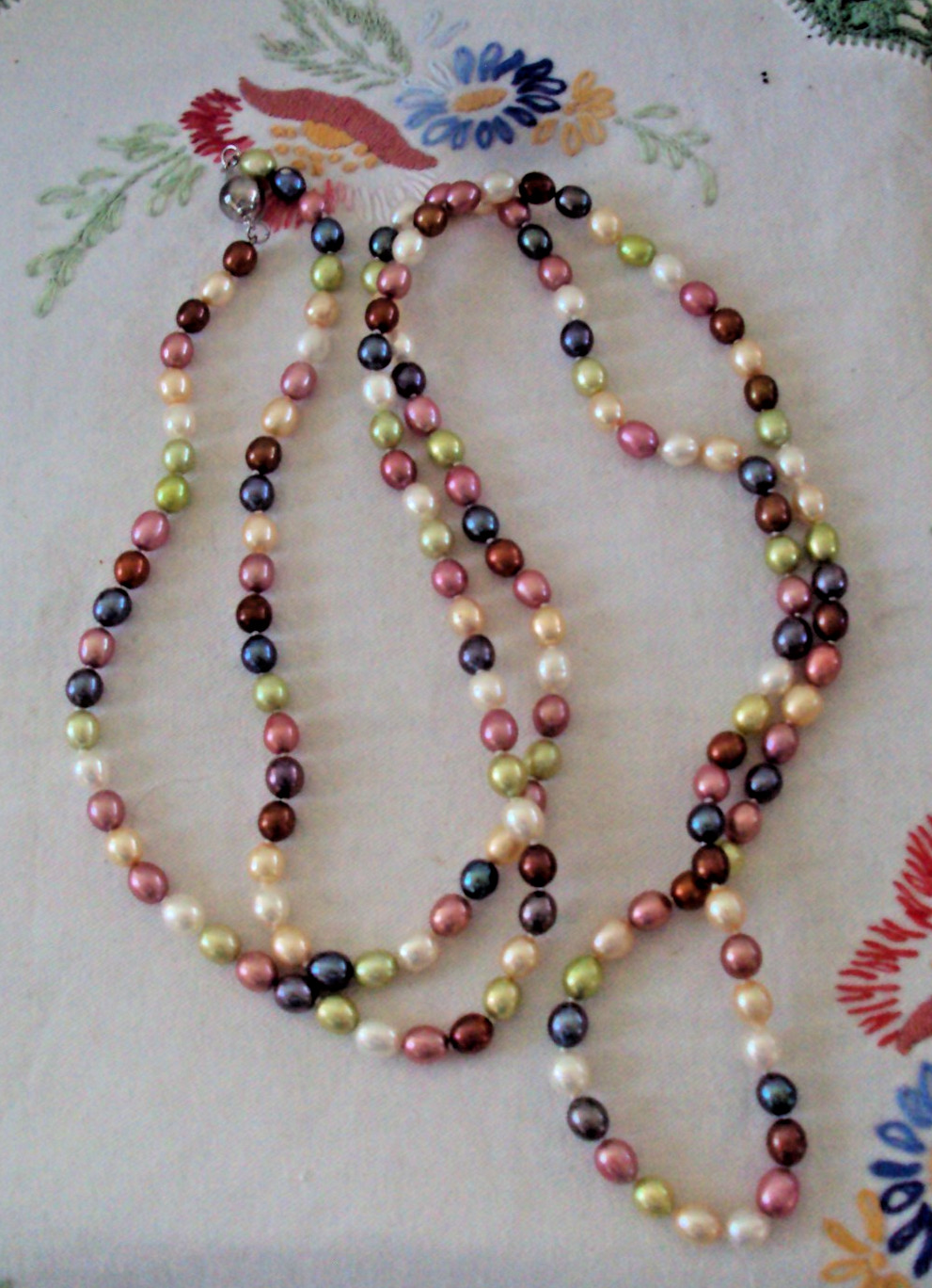 BLUE NILE Pearl Necklace in Original Case and Box – Very Good Clean condition!!!