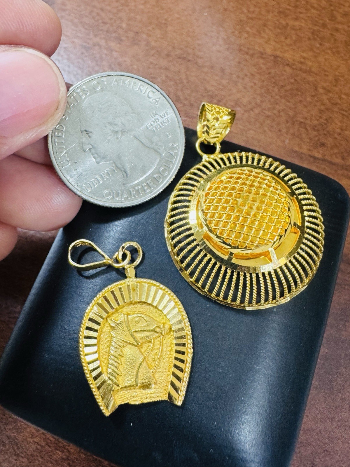 RARE Gold Two Set of Pendant 21K Horseshoe & 22K Round 7.9g
