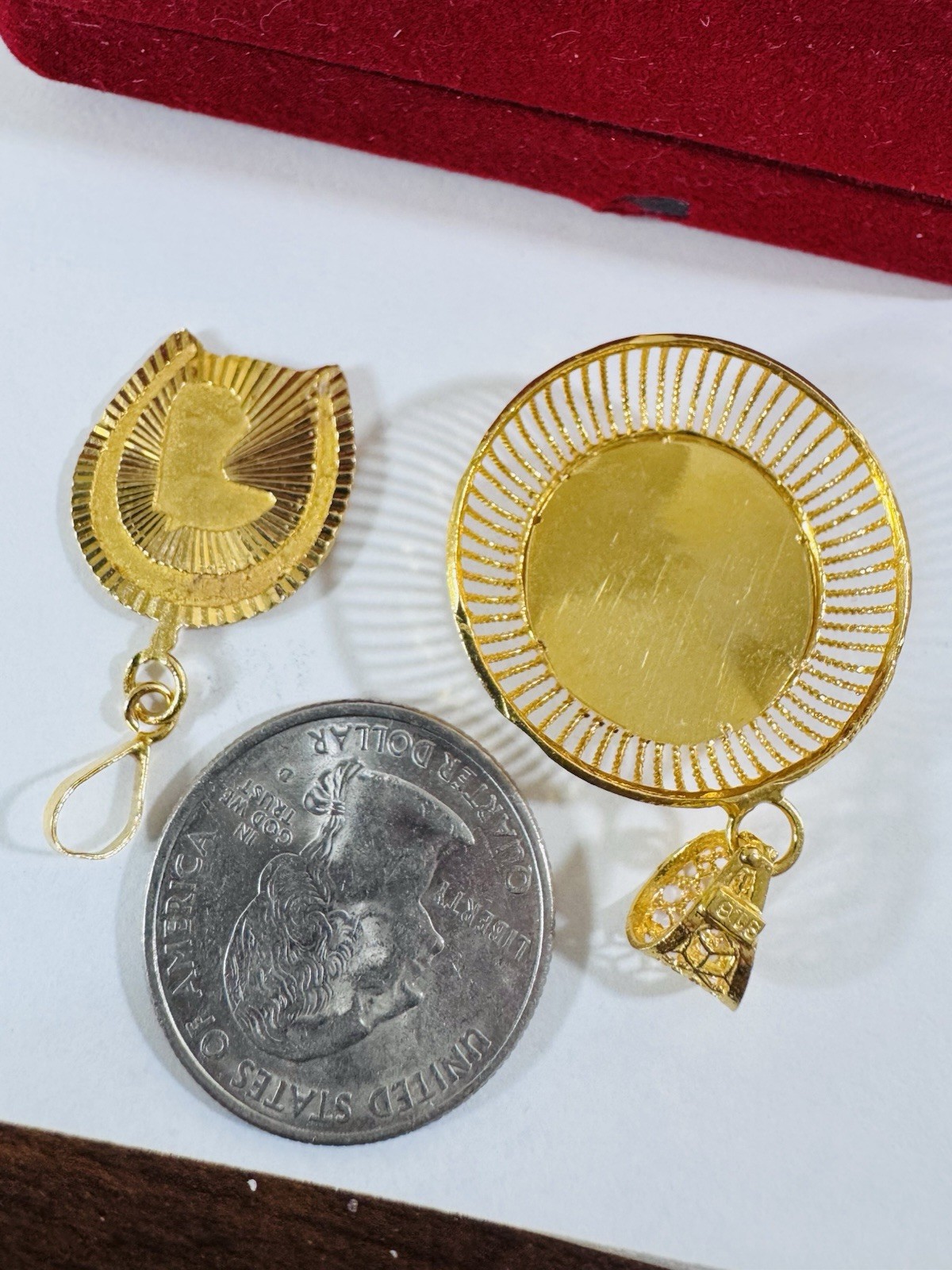RARE Gold Two Set of Pendant 21K Horseshoe & 22K Round 7.9g