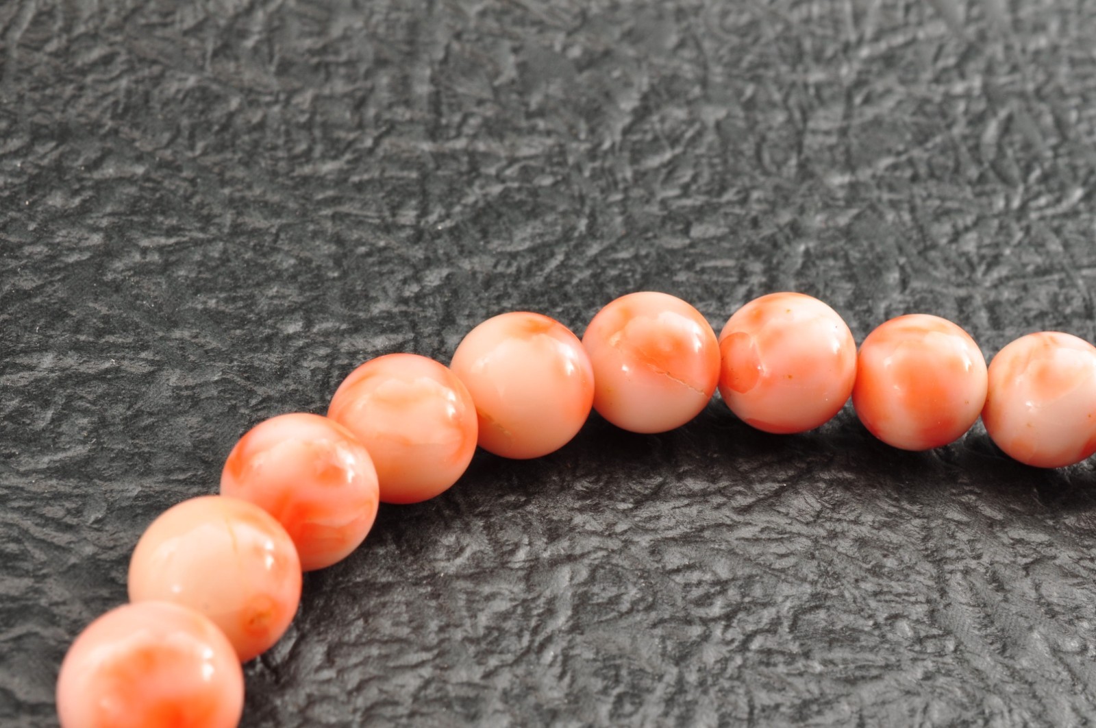 Angel skin coral necklace (17.3in, 423ct) ,925 silver clasp with “Certificate”.