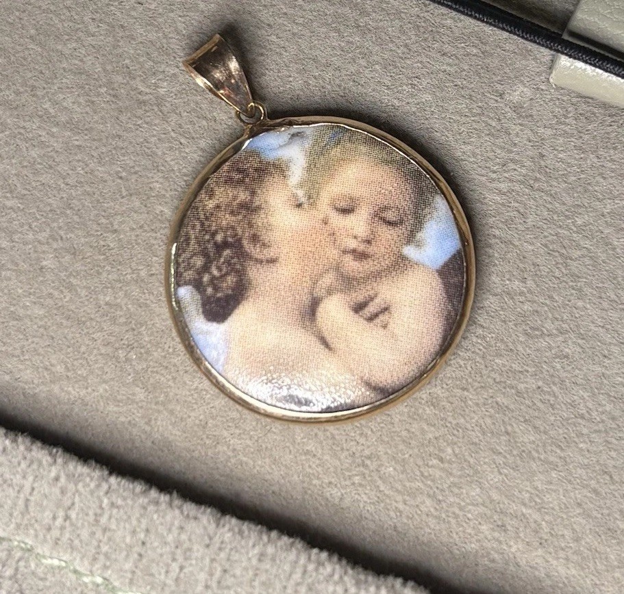 10k Yellow Gold Angels Pendant Medallion Beautiful KISS Angels 3.0G 30mm Large