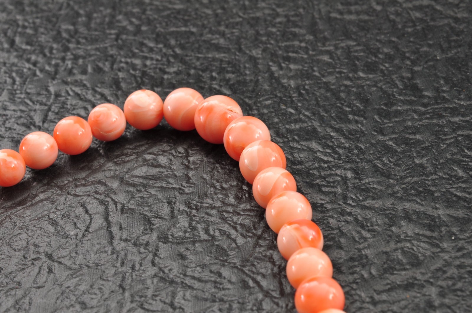 Vintage Angel skin coral Necklace and ear clip set (17.3in 192ct) Certificate.