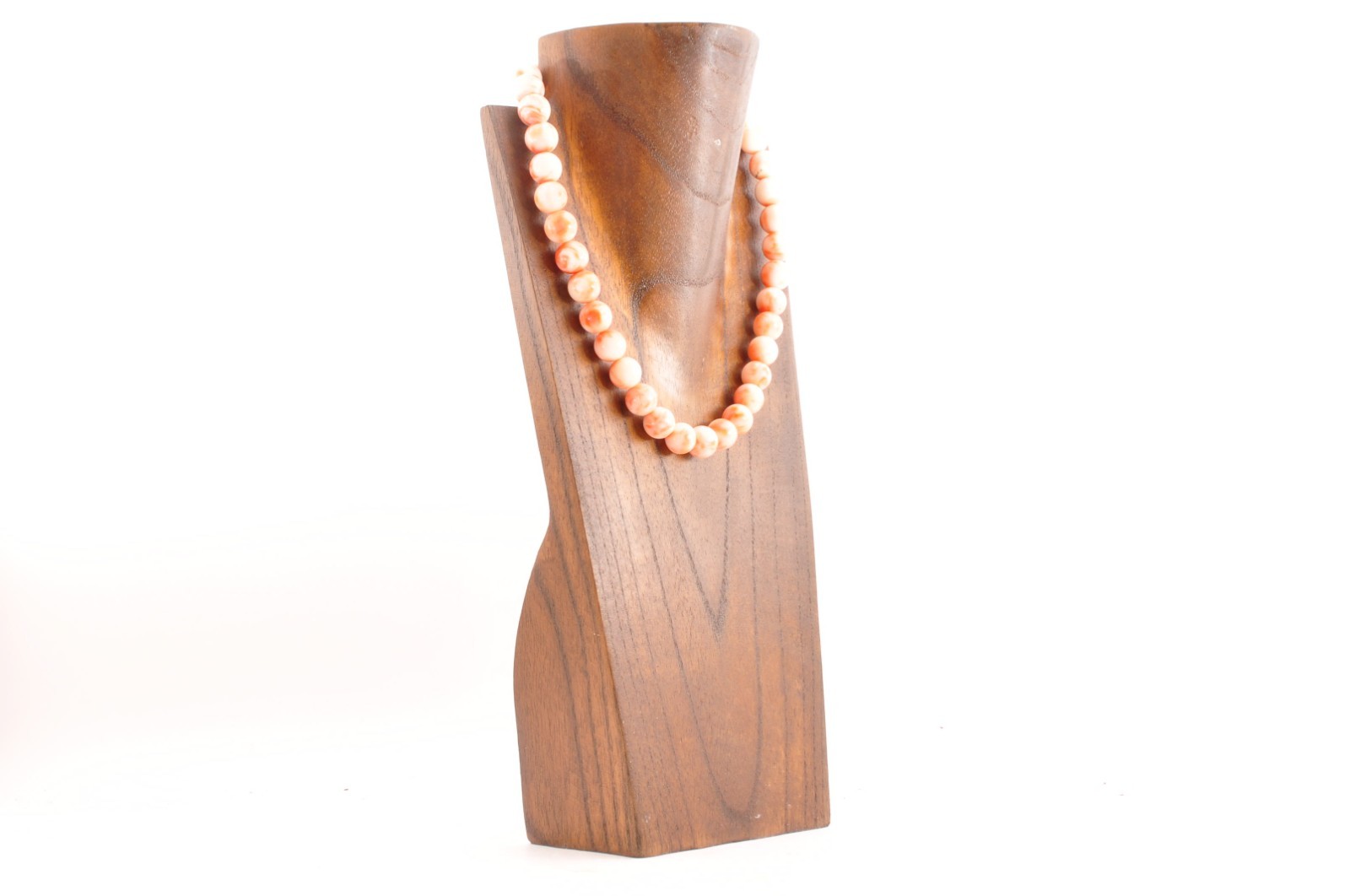 Angel skin coral necklace (17.3in, 423ct) ,925 silver clasp with “Certificate”.