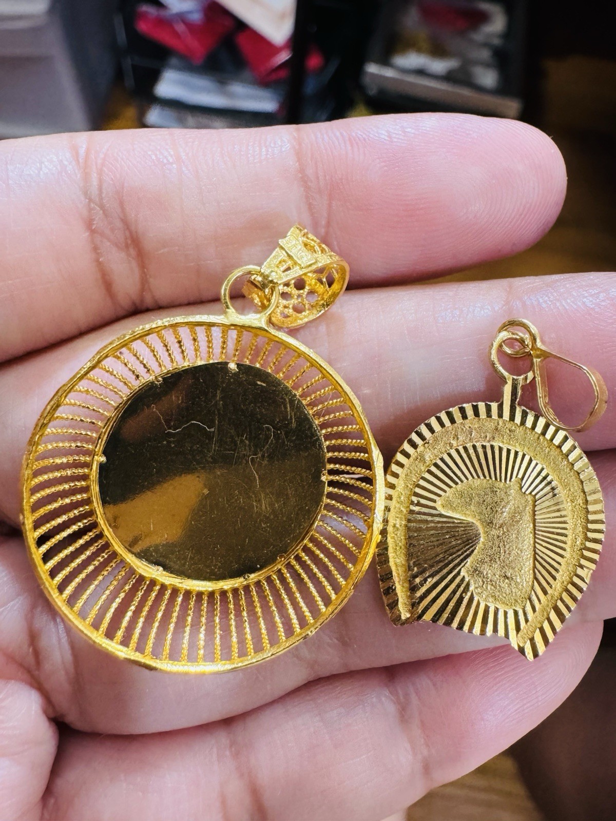 RARE Gold Two Set of Pendant 21K Horseshoe & 22K Round 7.9g
