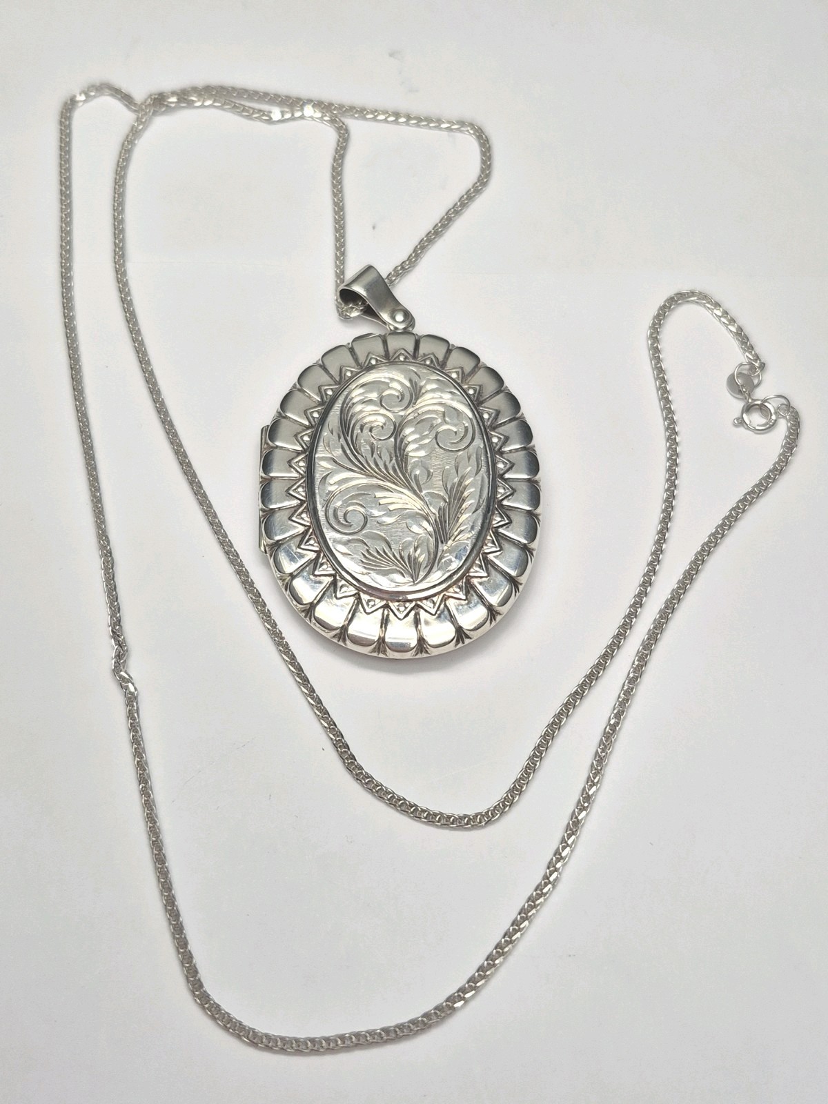 LOCKET – Large Vintage Oval Double Photo Locket/Keepsake with 30″ Chain.