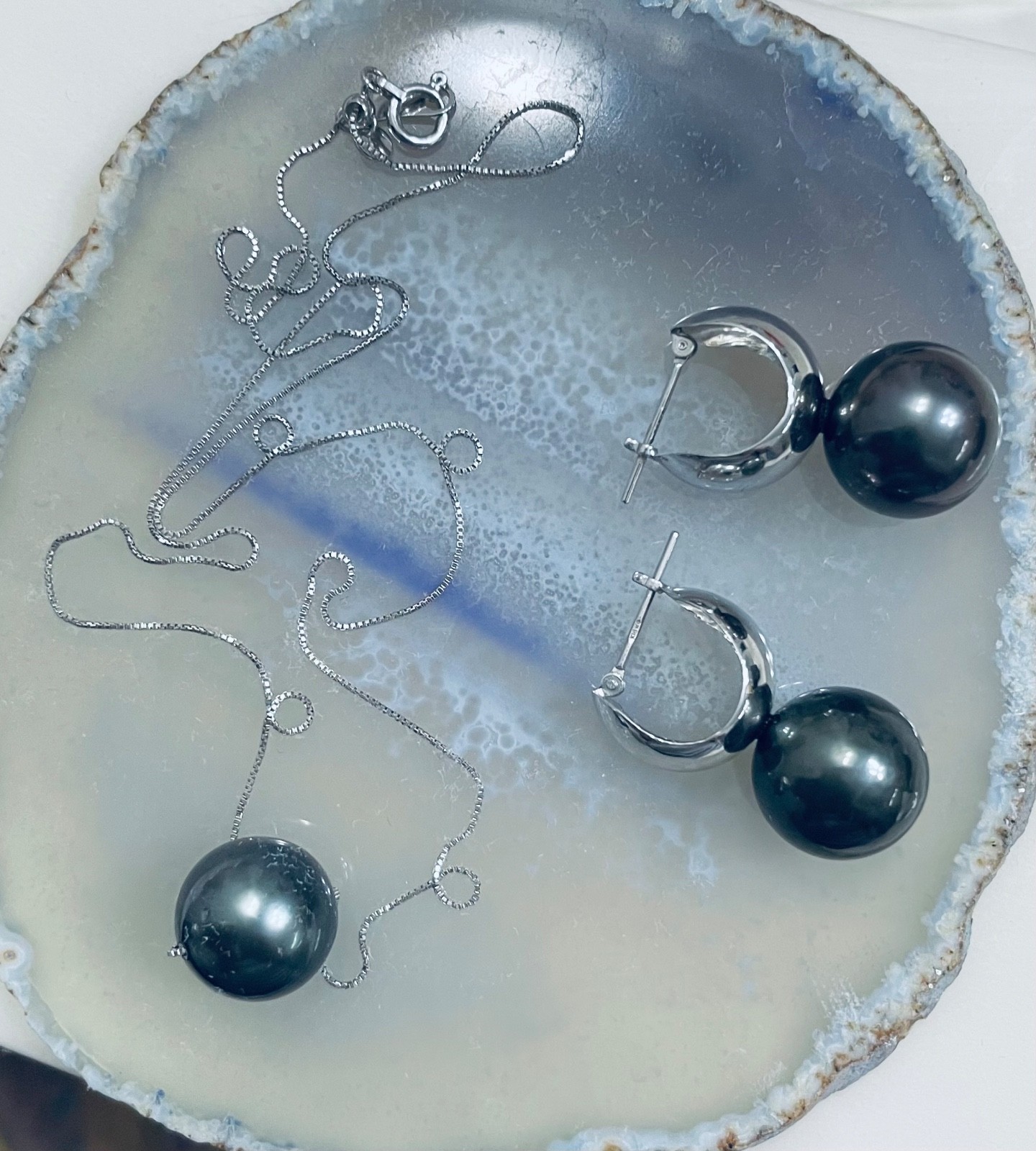 Black Tahiti South Sea Pearl Necklace and Huggies Earrings in K18 Japan WG Set