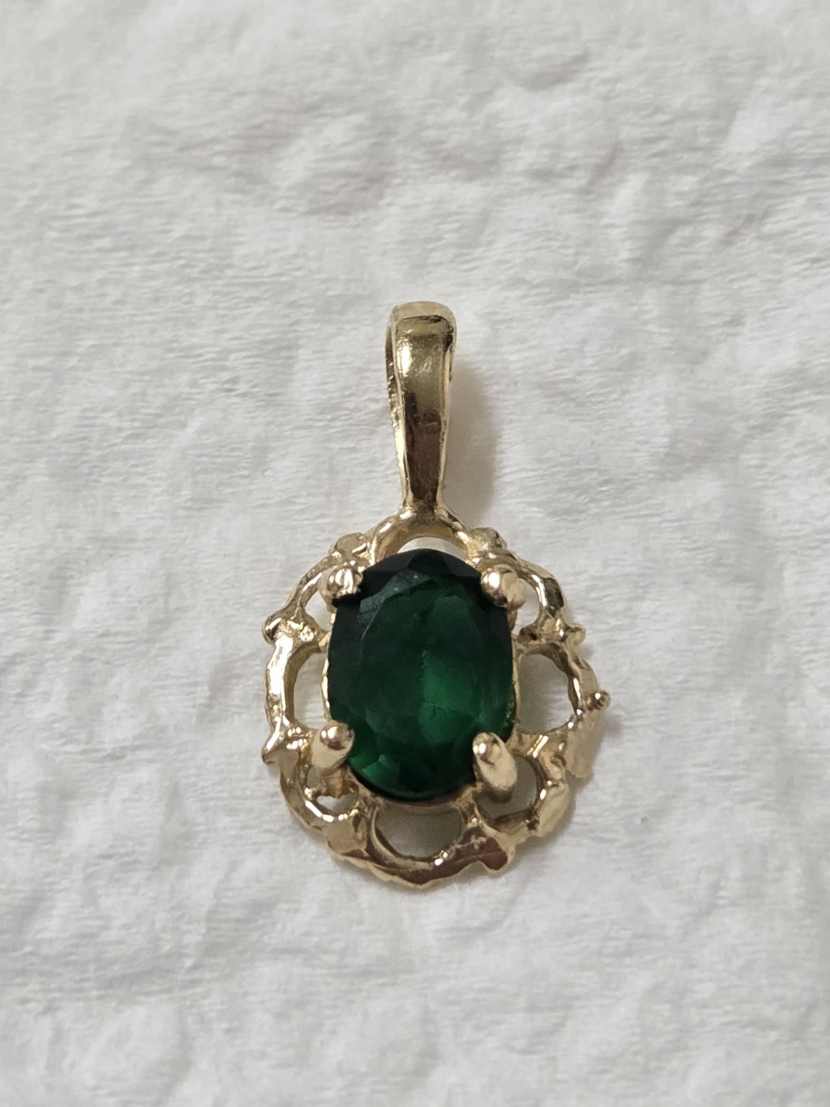 Green Emerald Stone Pendent 14k Yellow Gold Oval Shape For Children And Adults