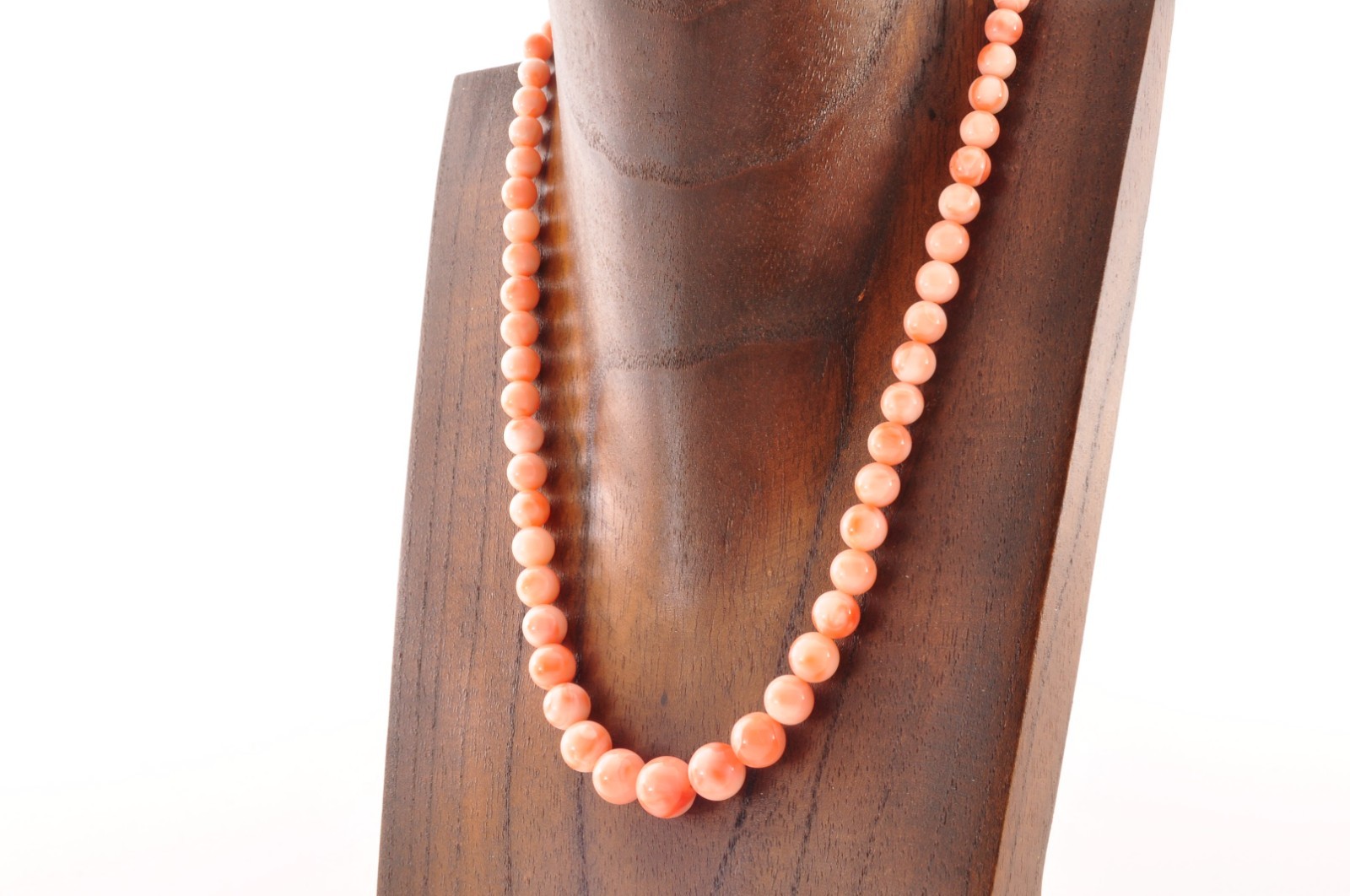 Vintage Angel skin coral Necklace and ear clip set (17.3in 192ct) Certificate.