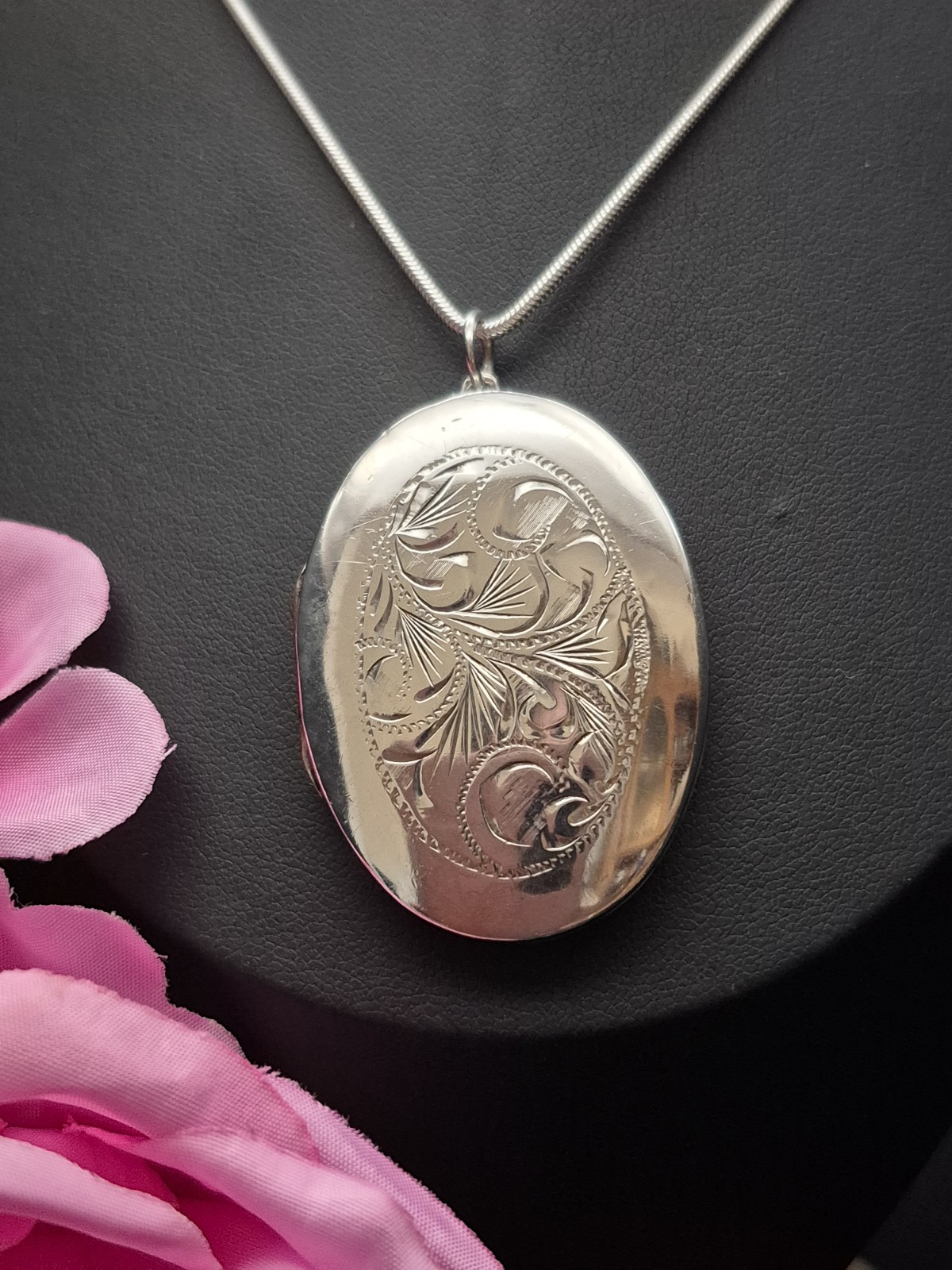 LOCKET – Sterling Silver Oval Double Photo Locket / Keepsake Necklace.