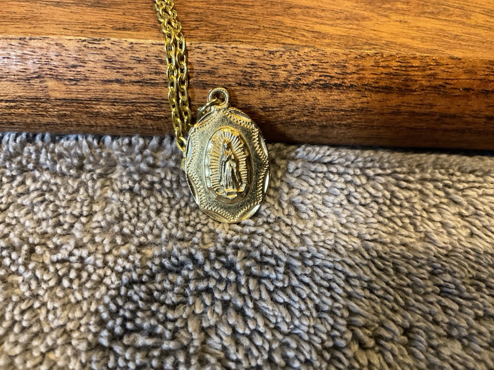 MIRACULOUS Medal Pendant, Oval 3/4″ x 1/2″ Gold Tone Aluminium on 20 inch chain