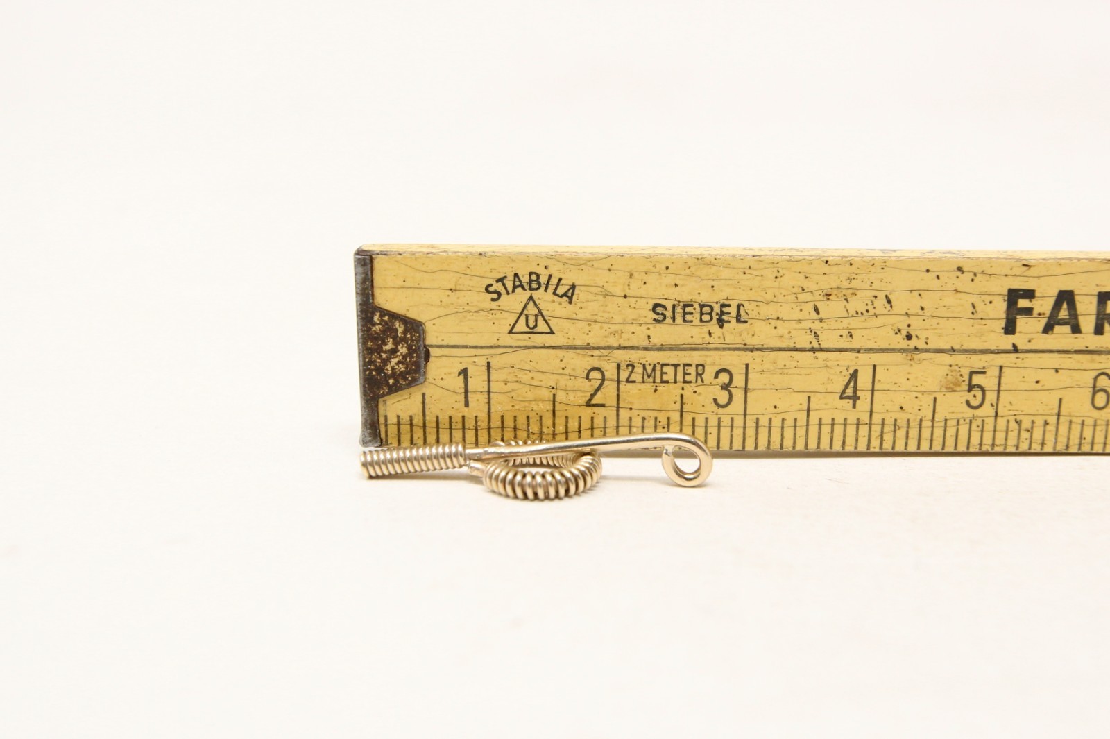 Vintage 1978 English Hallmarked Solid 9ct Gold Modernist Key Pendant