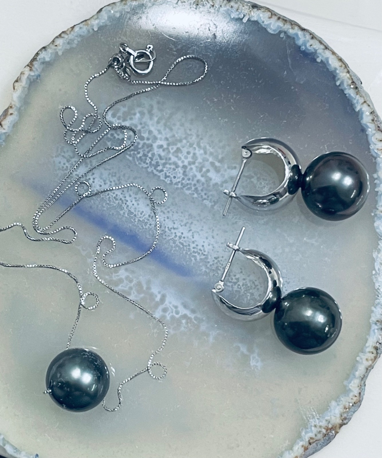 Black Tahiti South Sea Pearl Necklace and Huggies Earrings in K18 Japan WG Set