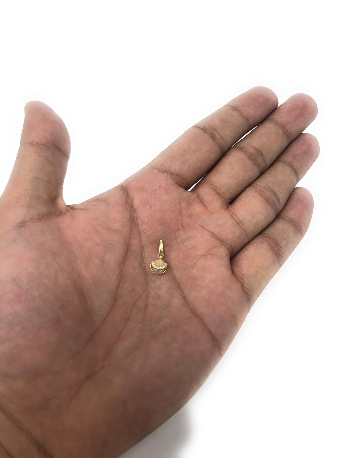 14K Yellow Gold Clam Shell Cultured Pearl Charm Pendant for Necklace or Chain