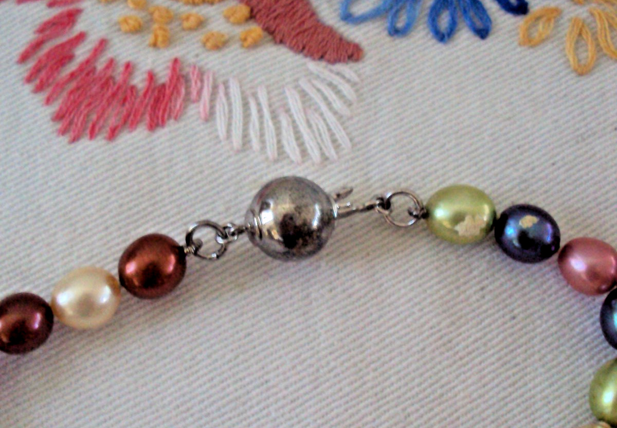 BLUE NILE Pearl Necklace in Original Case and Box – Very Good Clean condition!!!
