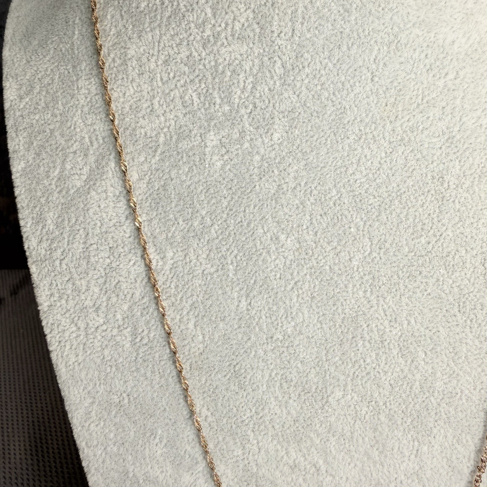 14K Yellow Gold Singapore Chain Necklace 24″ Italy Slim 1.44mm Twist 3.01g