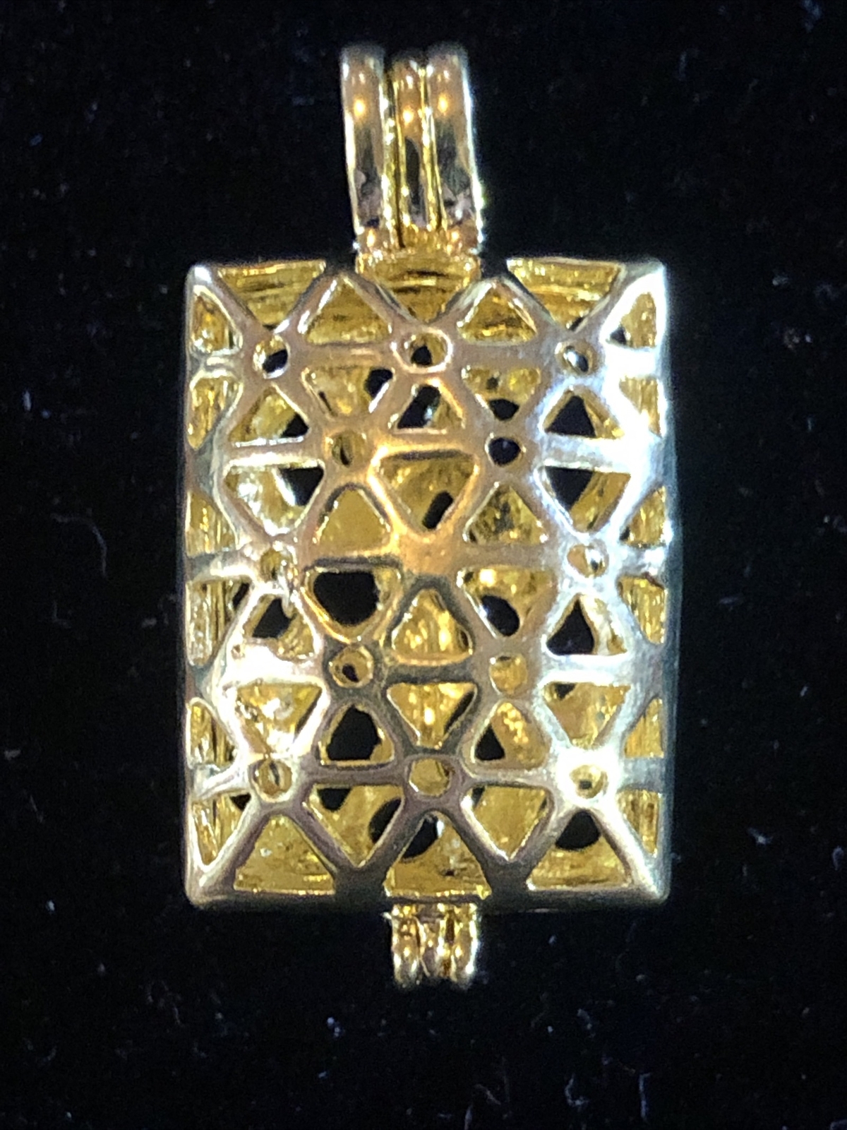 keepsake locked gold pendant