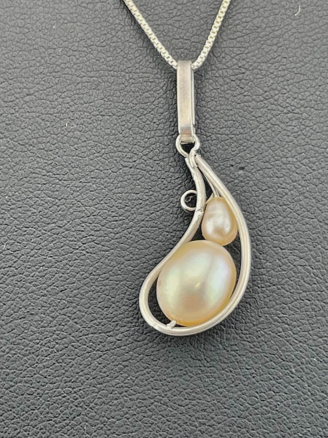 925 STERLING SILVER CREAM PEARLS TEARDROP NECKLACE 18″ MOTHER & CHILD JUNE 2691