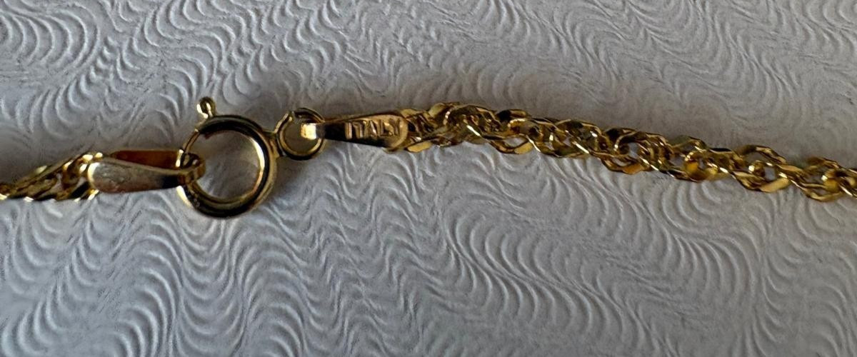 Stunning 14K YellowGold Hollow Bismark Chain Necklace Length 19″Width 2mm 1.68gm