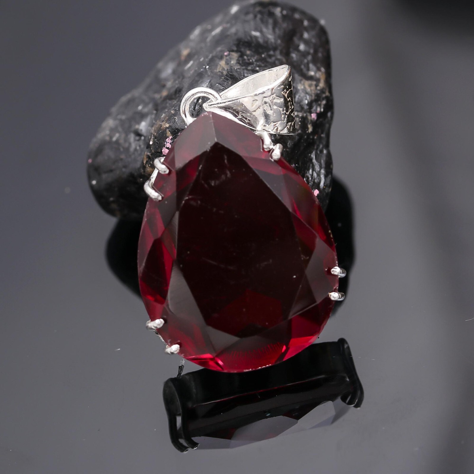 Red Garnet Gemstone Solid Pendant 925 Sterling Silver Handmade Jewlery For Gift