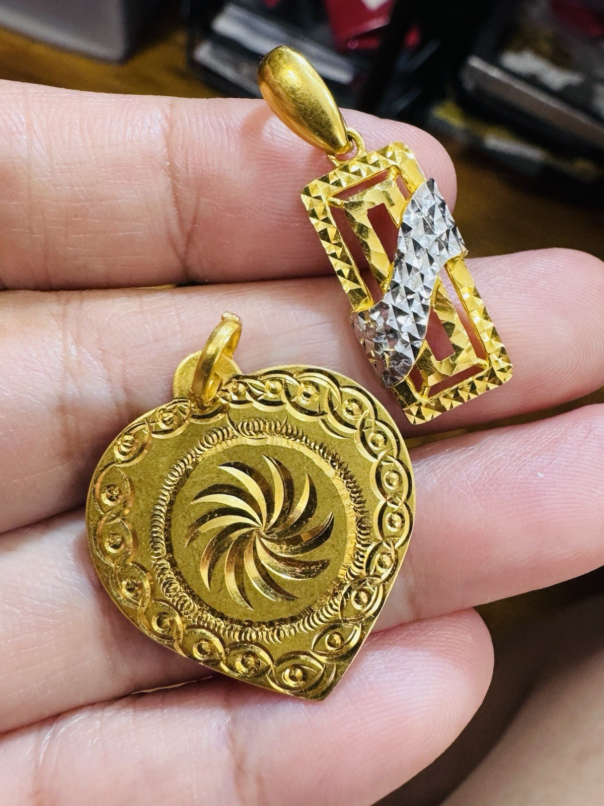 RARE 22K 916 22C Real Gold Two Set of Pendant 1 x Rectangle & 1x Heart 7.73g