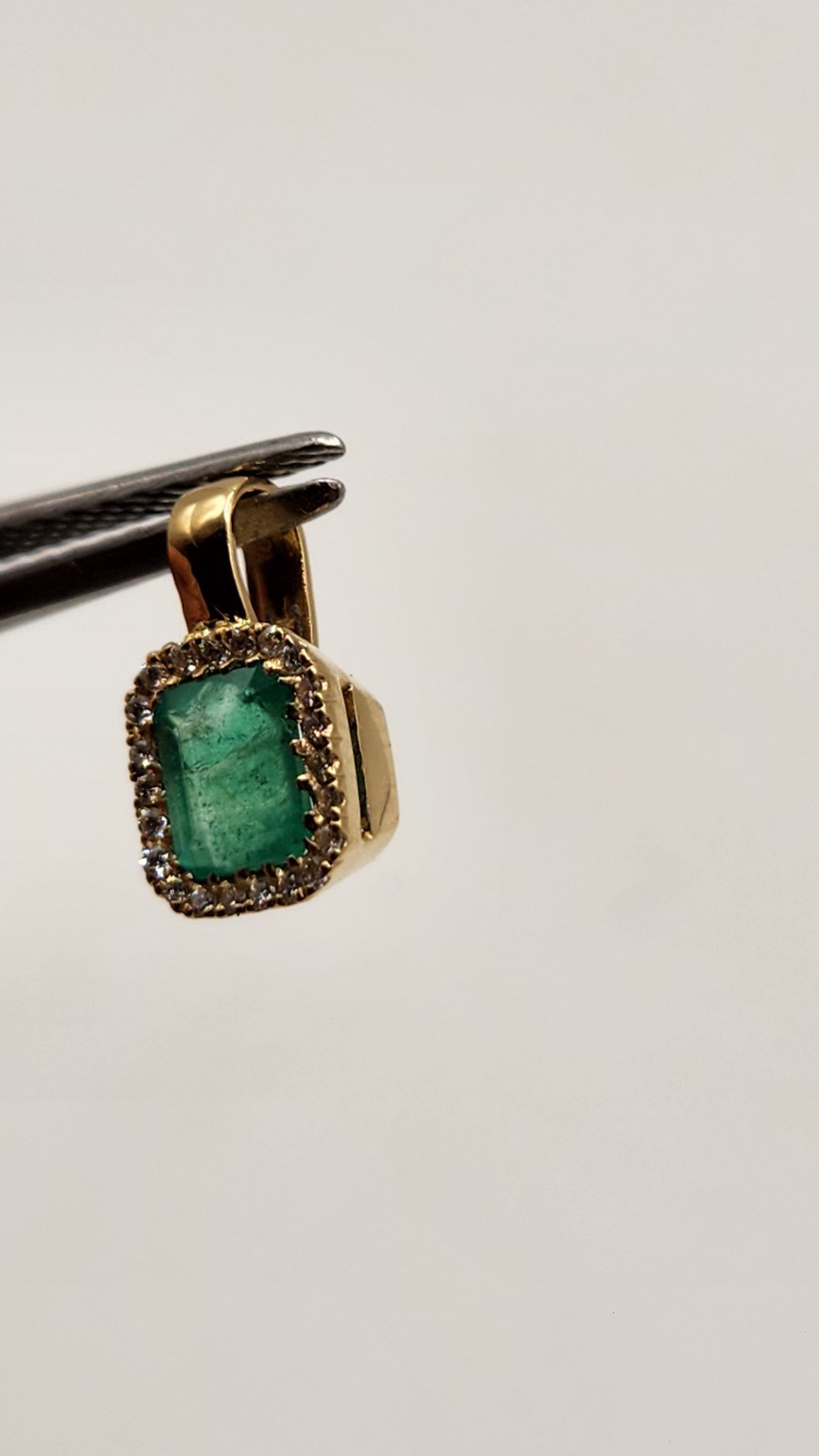 Pendiente en oro de 18k con Esmeraldas Colombianas Naturales, Diamantes Marquesa