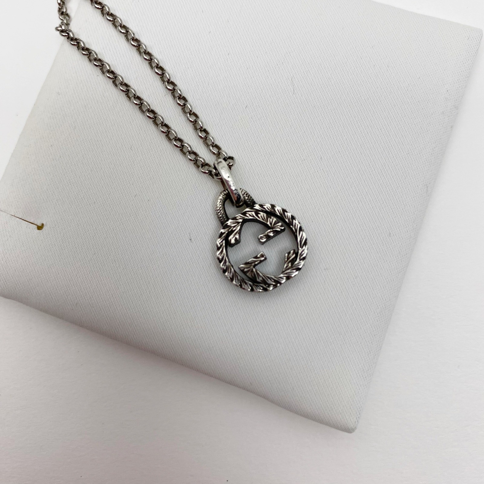 Gucci Interlocking G Textured Pendant Necklace Womens Silver 576993 J8400 0811