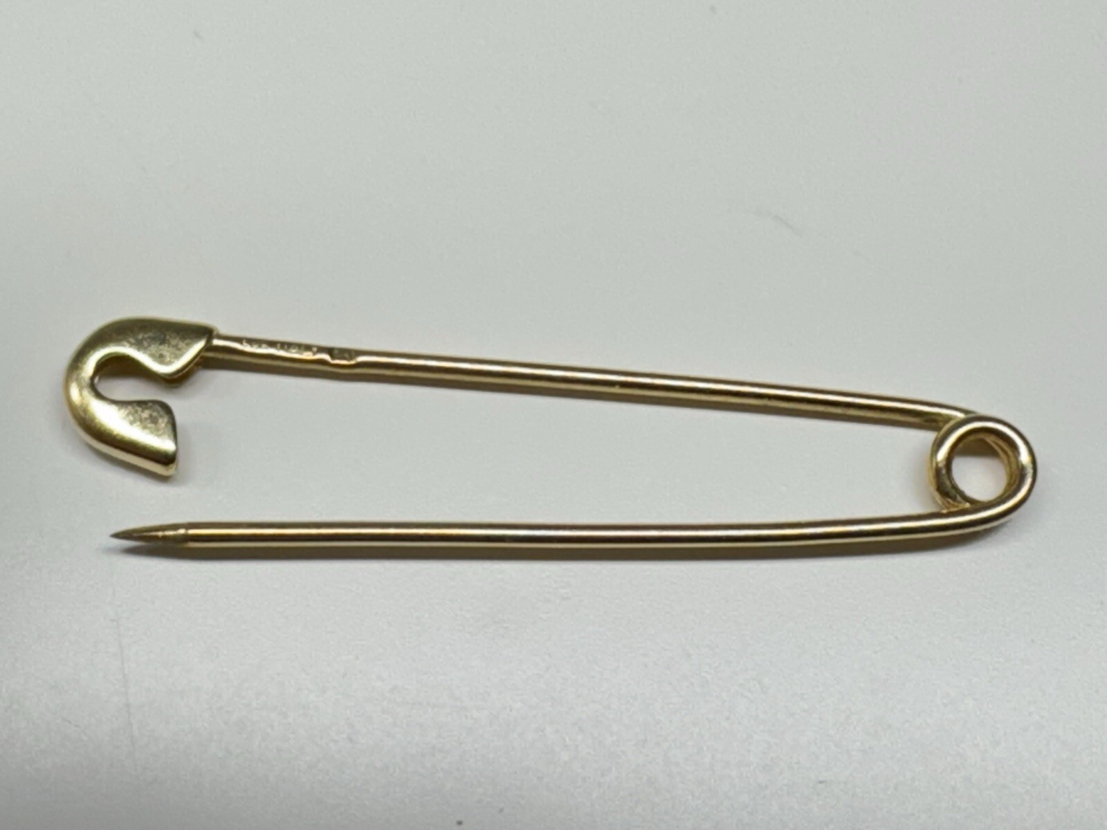 14 karat solid yellow gold pin made in italy