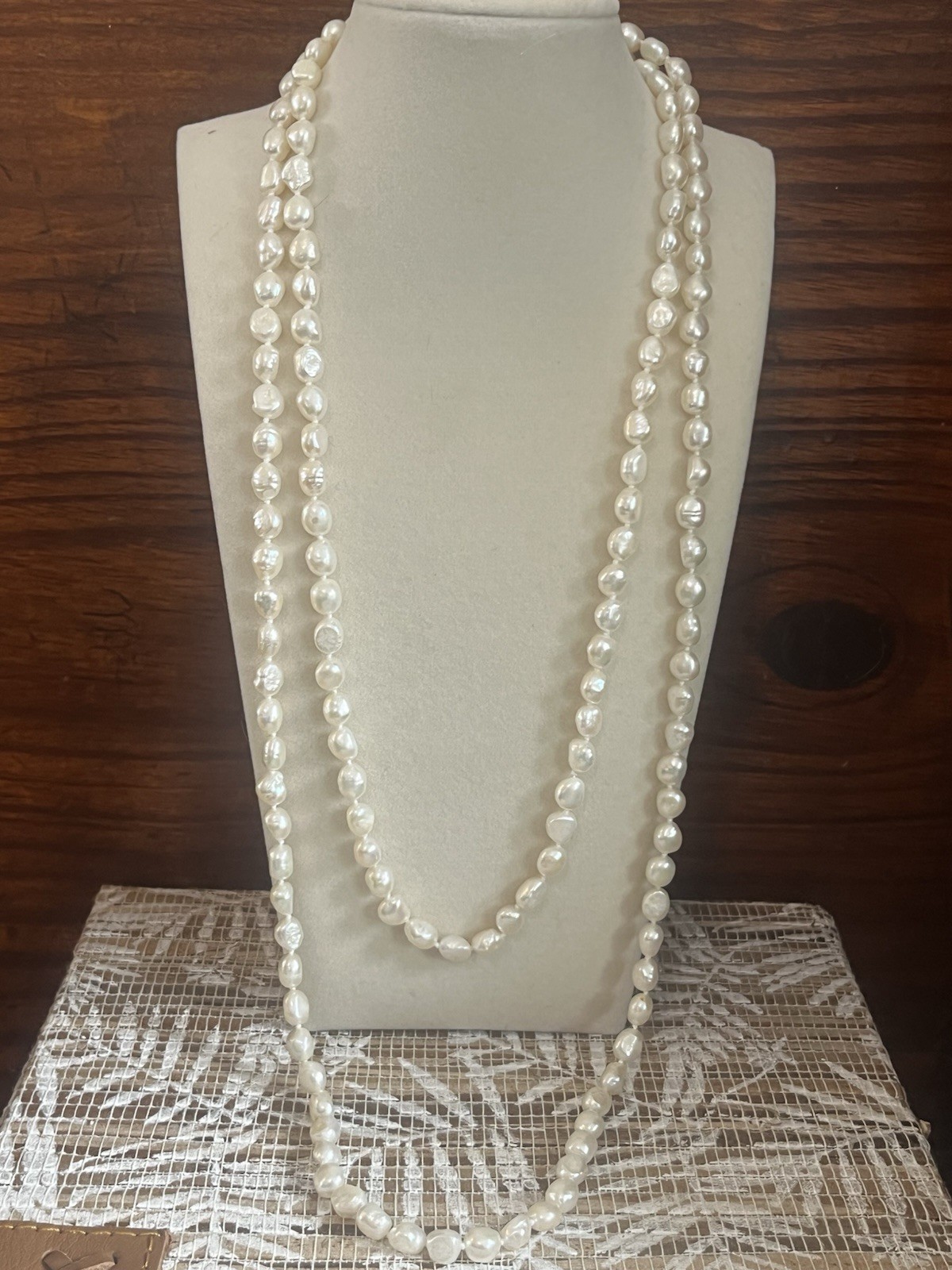 Cultured pearl necklace, 48″, 4x6mm, Pearls White Very Good Luster
