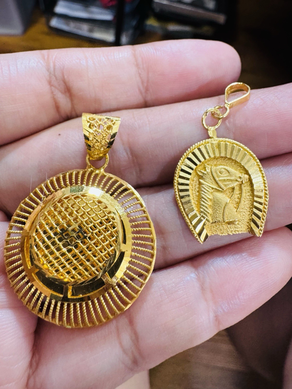 RARE Gold Two Set of Pendant 21K Horseshoe & 22K Round 7.9g