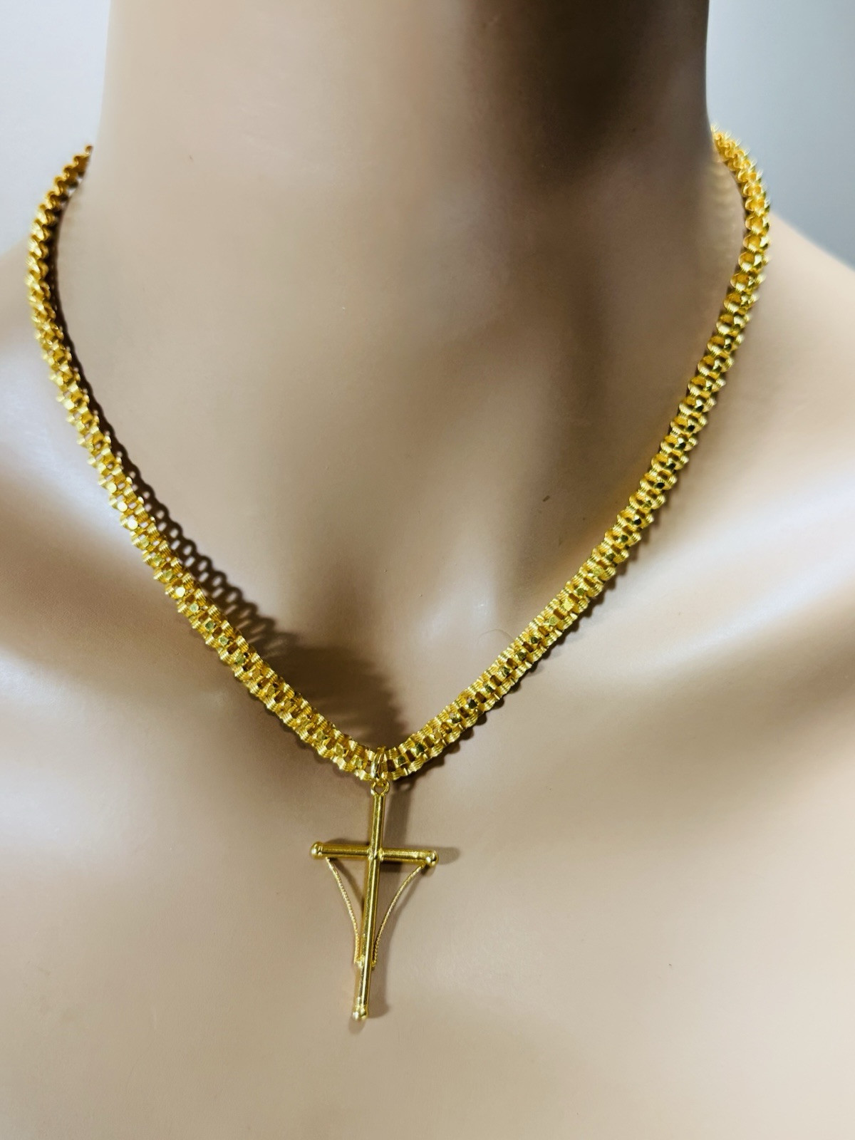 22K 916 22C Fine Real Gold 17.5”/18 inch Cross Necklace 21.7g 6mm