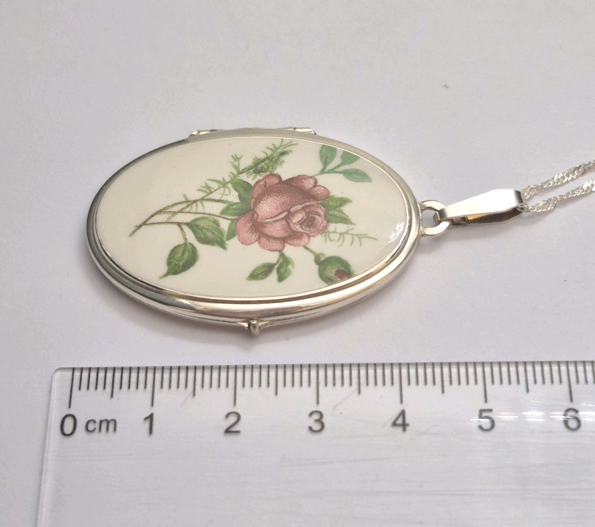LOCKET – Sterling Silver Enamel Floral Double Photo Locket And Chain. Necklace.