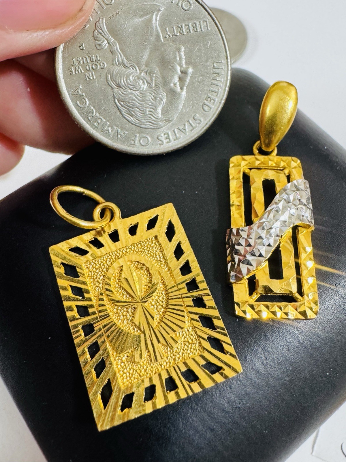 22K 916 22C Real Gold Two Set of Pendant 1 Rectangle & 1 Divine Allah 6.3g